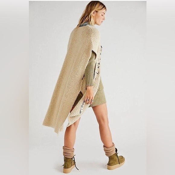 Free People Lonestar Poncho - Boho-Chic Comfort and Style - Picture 4 of 7